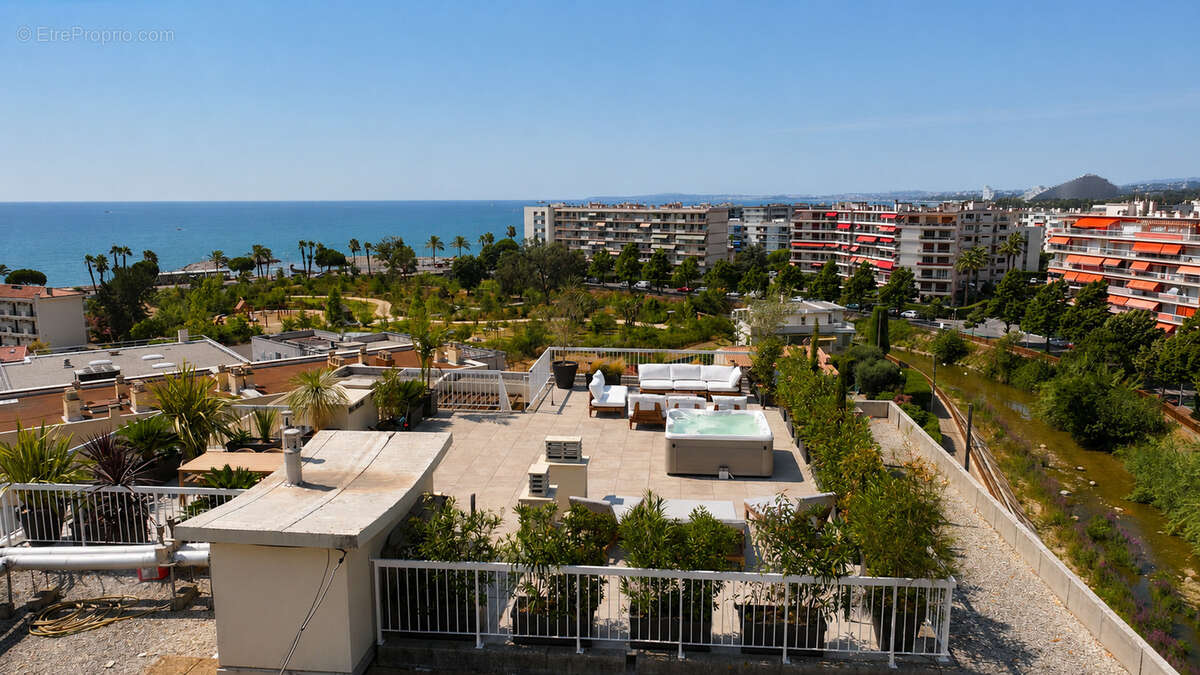 Magnifique appartement toit-terrasse d'environ 120m2 + solarium (135m2)   Vue mer et montagnes panoramique - photo 9