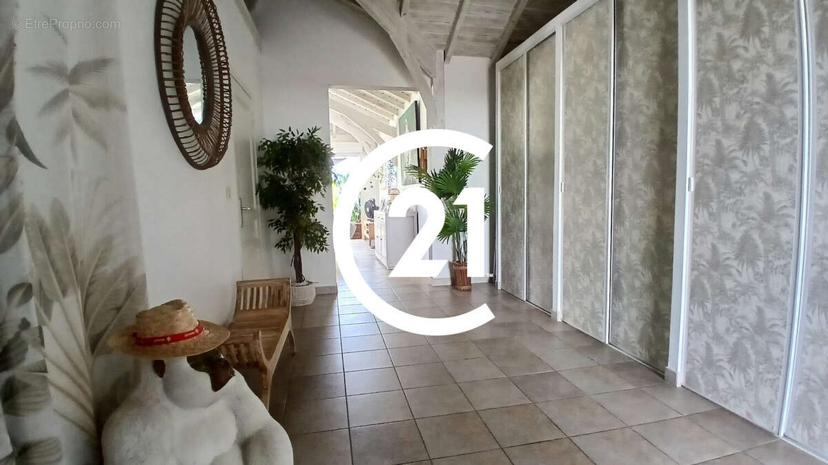Appartement 3 pièces 124 m² à vendre à Les Trois-Ilets (97229) - photo 3
