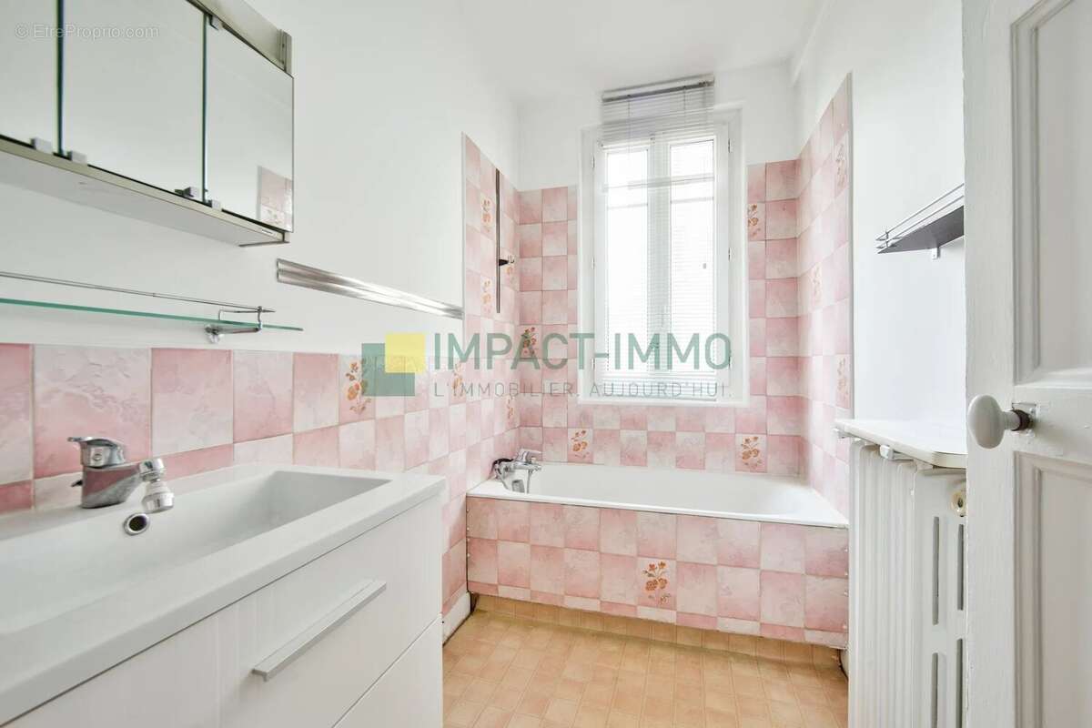 Appartement à COURBEVOIE