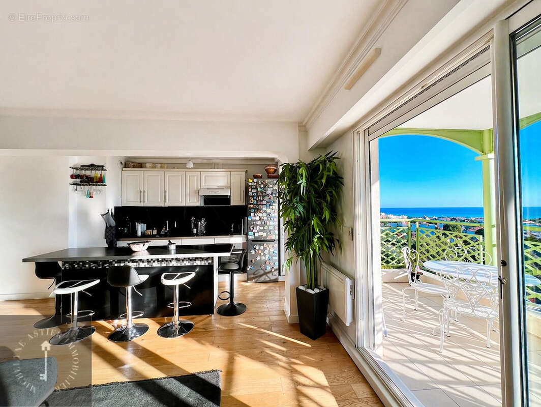 Appartement à SAINT-LAURENT-DU-VAR