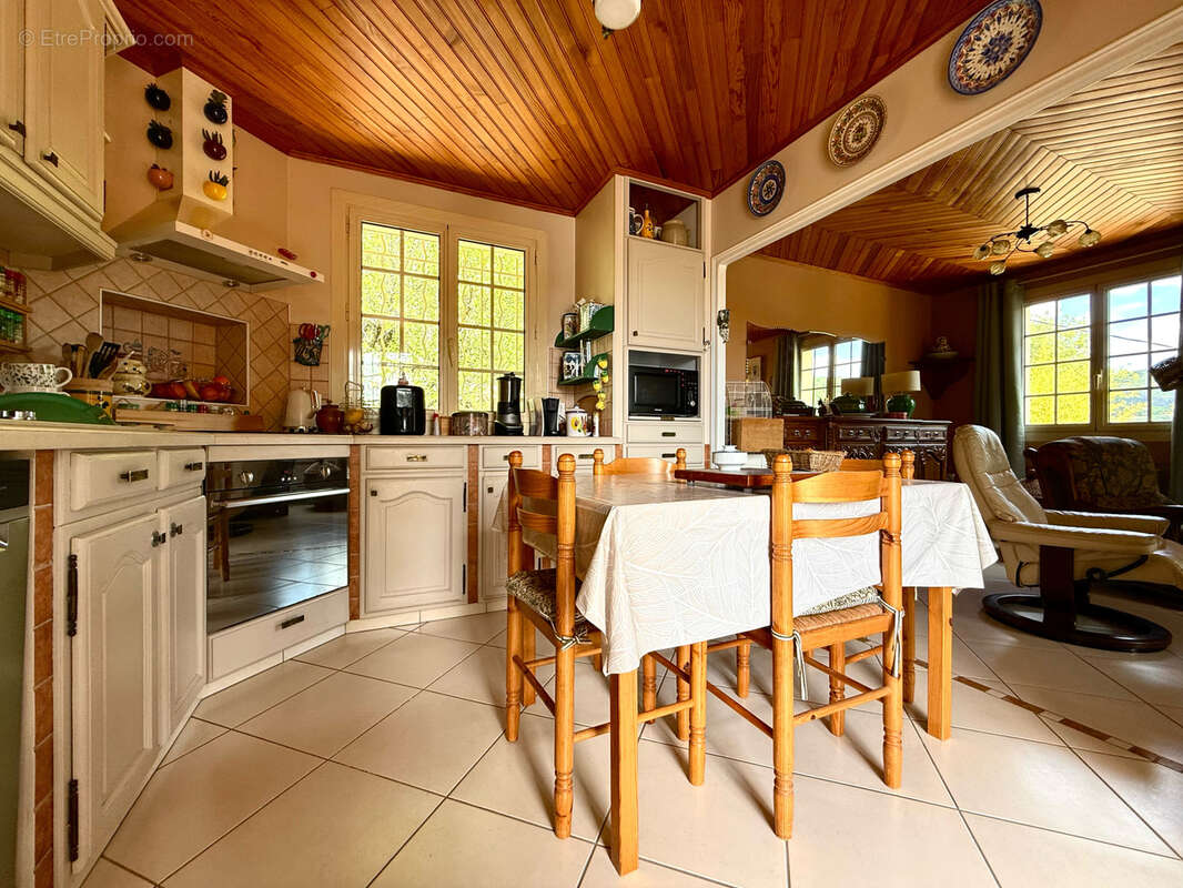 Maison à POUJOLS