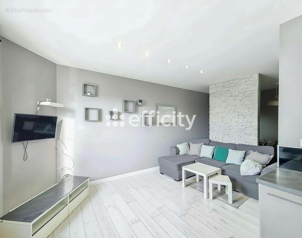 Appartement à NAZELLES-NEGRON