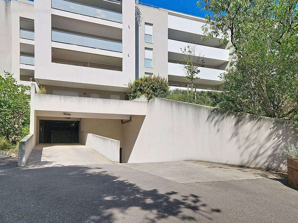 Appartement à MARSEILLE-4E