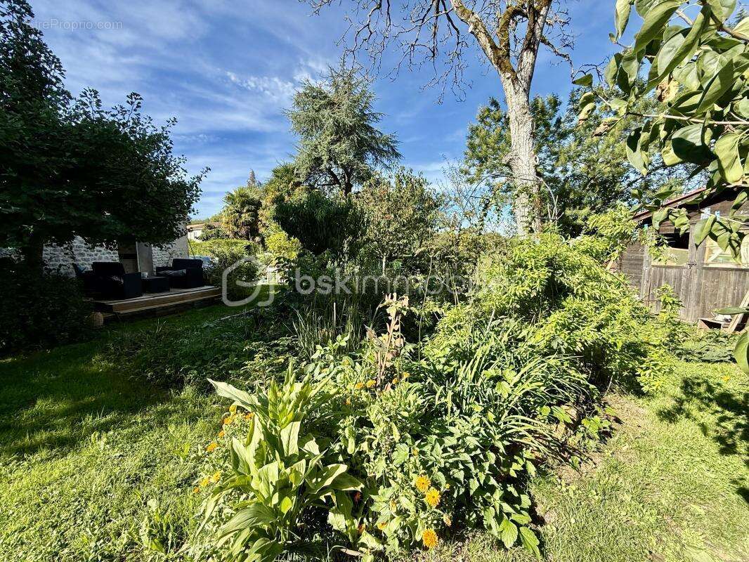 Maison à NIEUL-LES-SAINTES