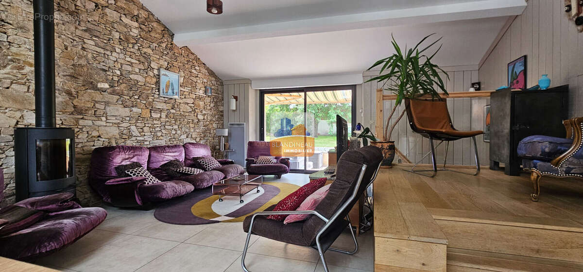 La montagne, en plein bourg, maison en pierre 4 chambres, terrain 345 m² - photo 4