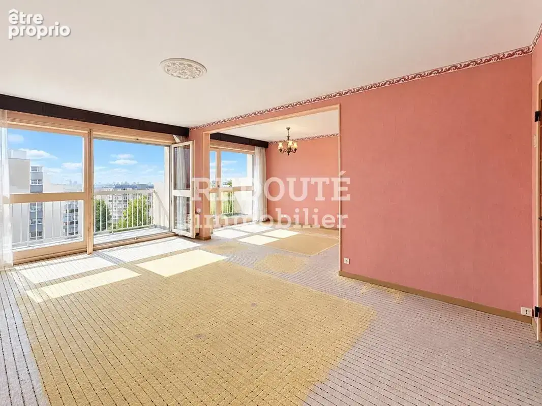 À vendre - saint marceau - apt t4 - 3 balcons - parking - photo 2