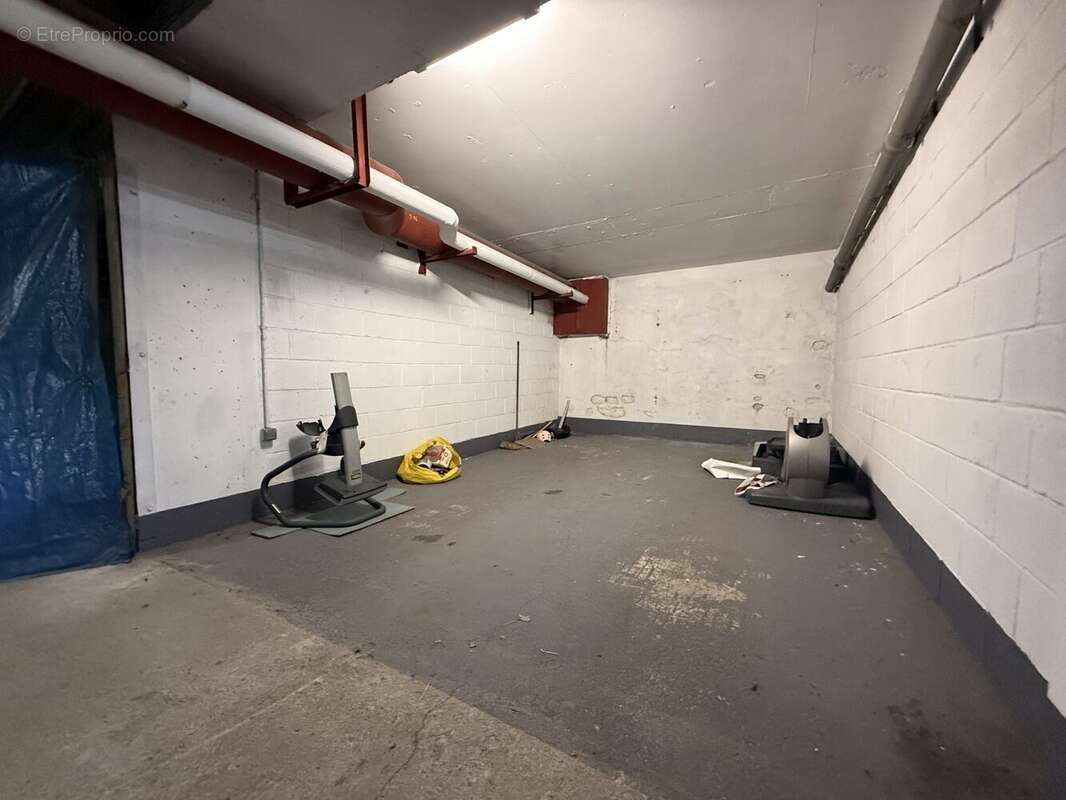 Parking à PARIS-12E