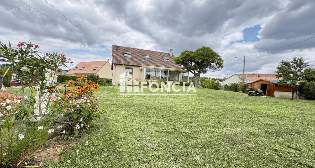 Maison à YVRE-L&#039;EVEQUE