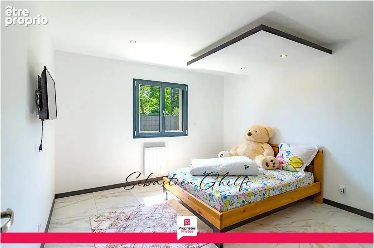 belle maison de plain-pied avec 3 chambres-cellier-grand garage-beau terrain - photo 13