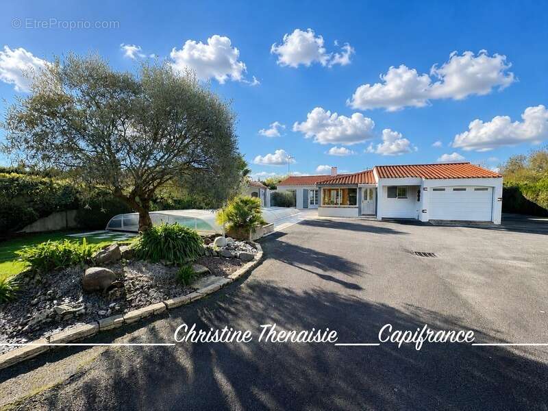 Maison à vendre 5 pièces - Plain-Pied - 3 chambres - 2 salles d'eau - 3 wc - Piscine couverte - 2 garages SAINT HILAIRE DE RIEZ  - photo 33