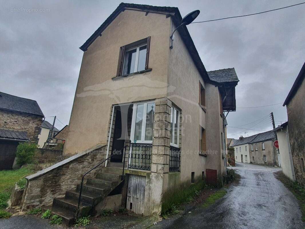 Pradinas- maison de village avec terrain et dependances - photo 5