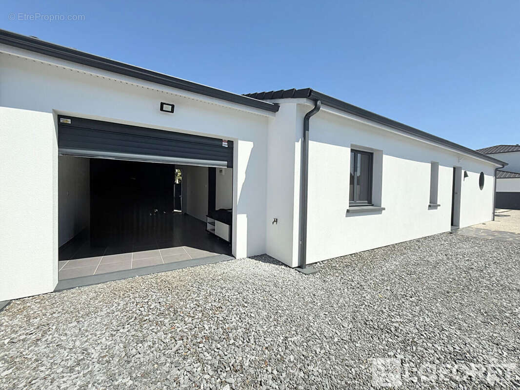 Maison à SAINT-JEAN-D'ILLAC