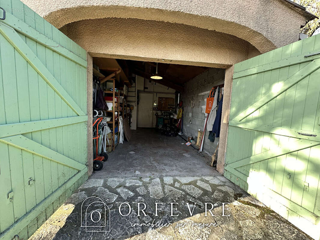 Maison à SAINT-SERIES