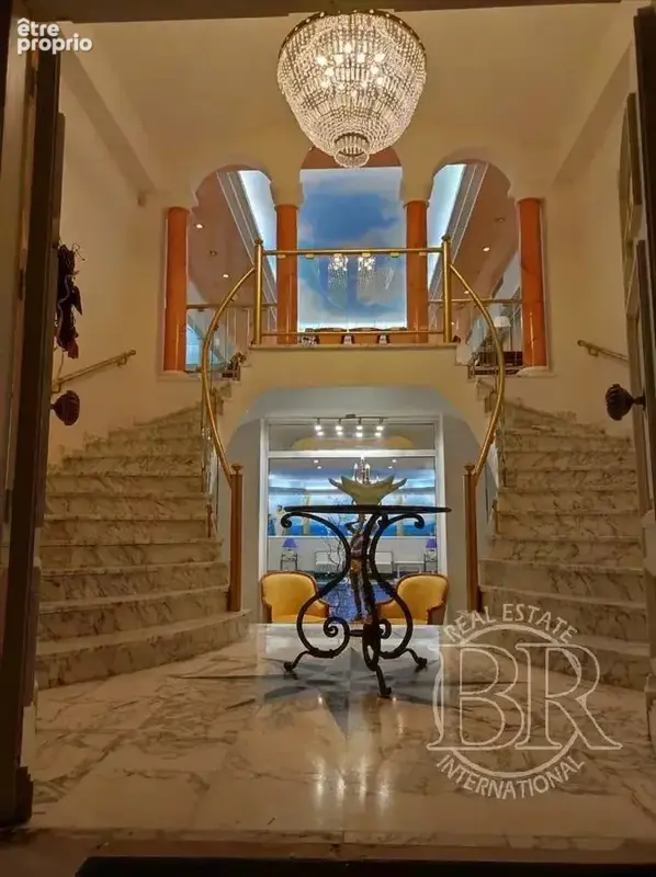 A Vendre NICE  Saint - Antoine Villa de 660  m² sur le terrain 4000  m² piscine extérieur , piscine intérieur, tennis - photo 6