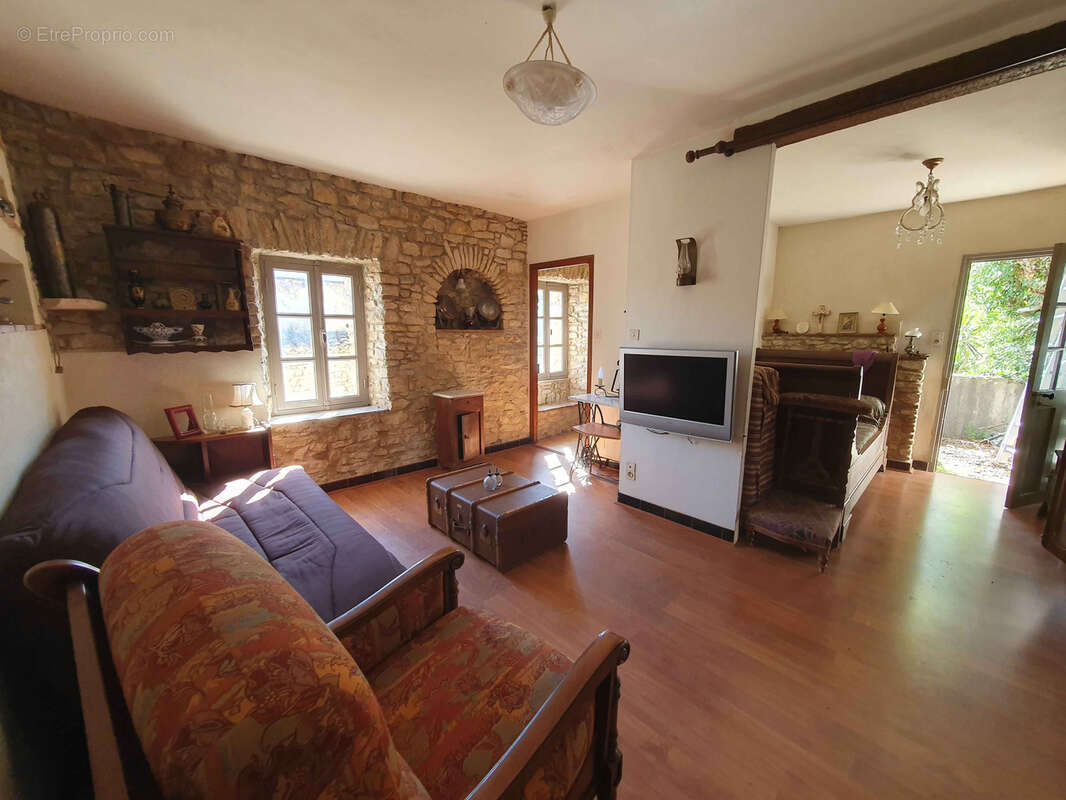 Maison à LA ROQUE-SUR-CEZE