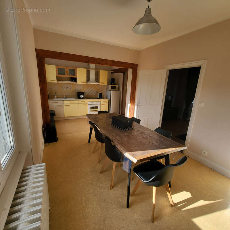 Appartement à RIOM-ES-MONTAGNES