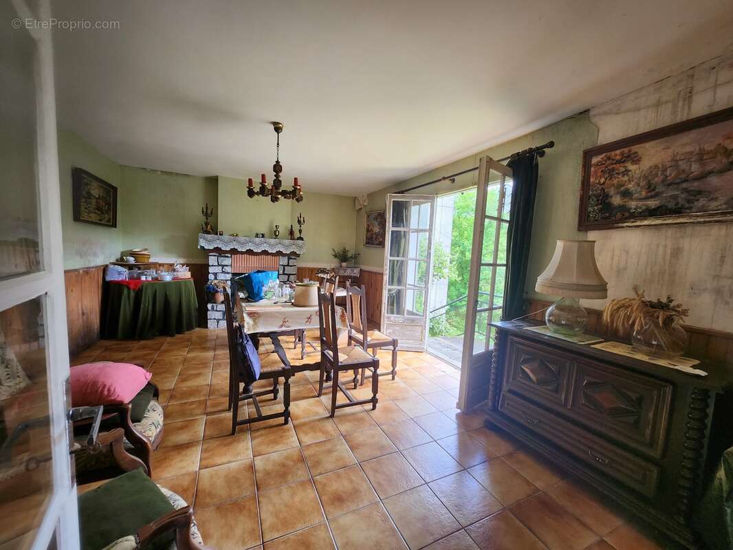 Maison à PIERRE-BUFFIERE