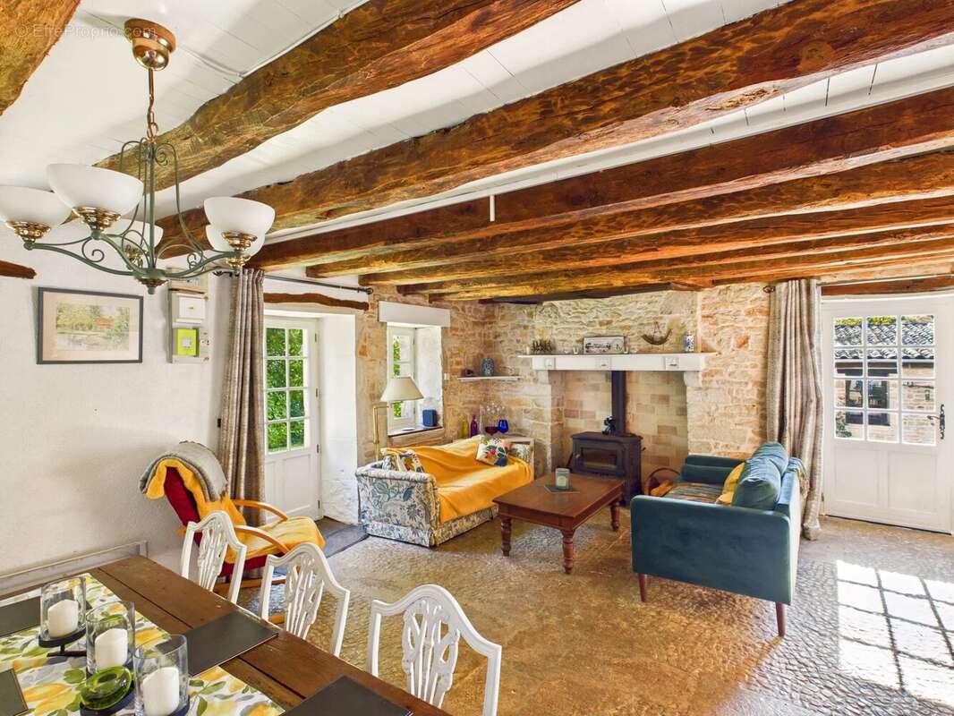 Maison à NANTEUIL-EN-VALLEE