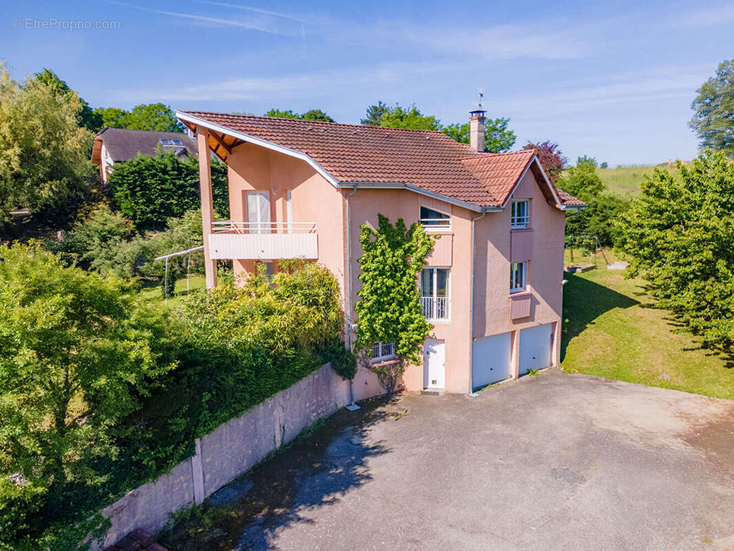 Maison à MEYRIE