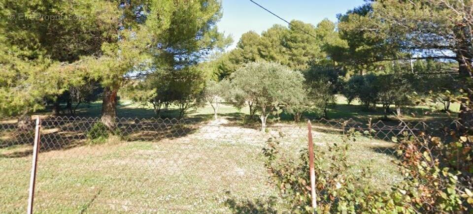 Terrain à SAINT-CHAMAS