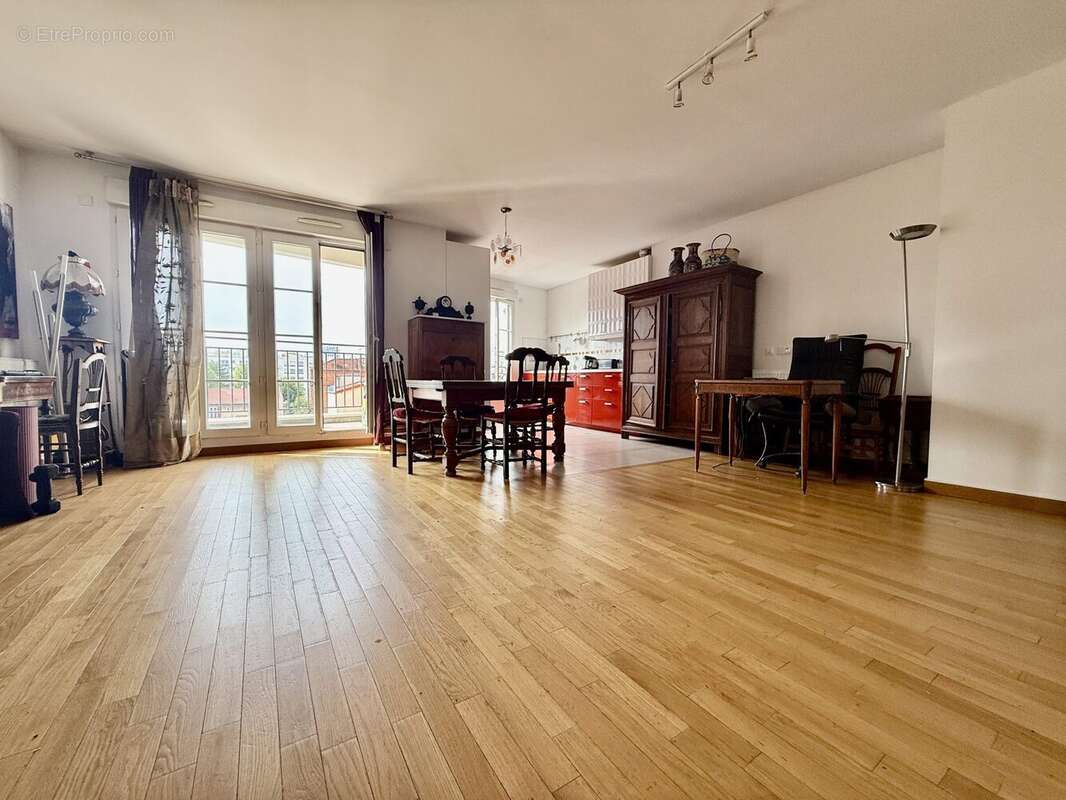 Appartement à COURBEVOIE