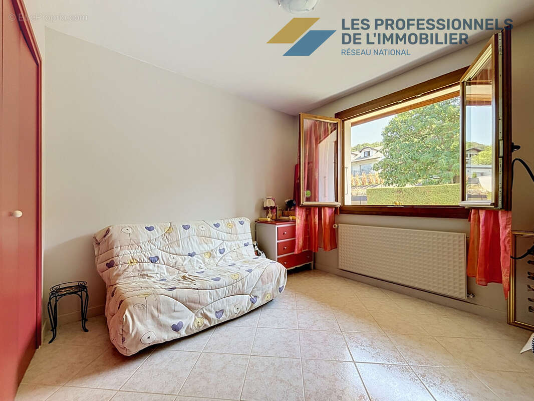 Maison traditionnelle de plain-pied de 129,25 m2 habitable, sur un terrain de 1 760 m2 - photo 9