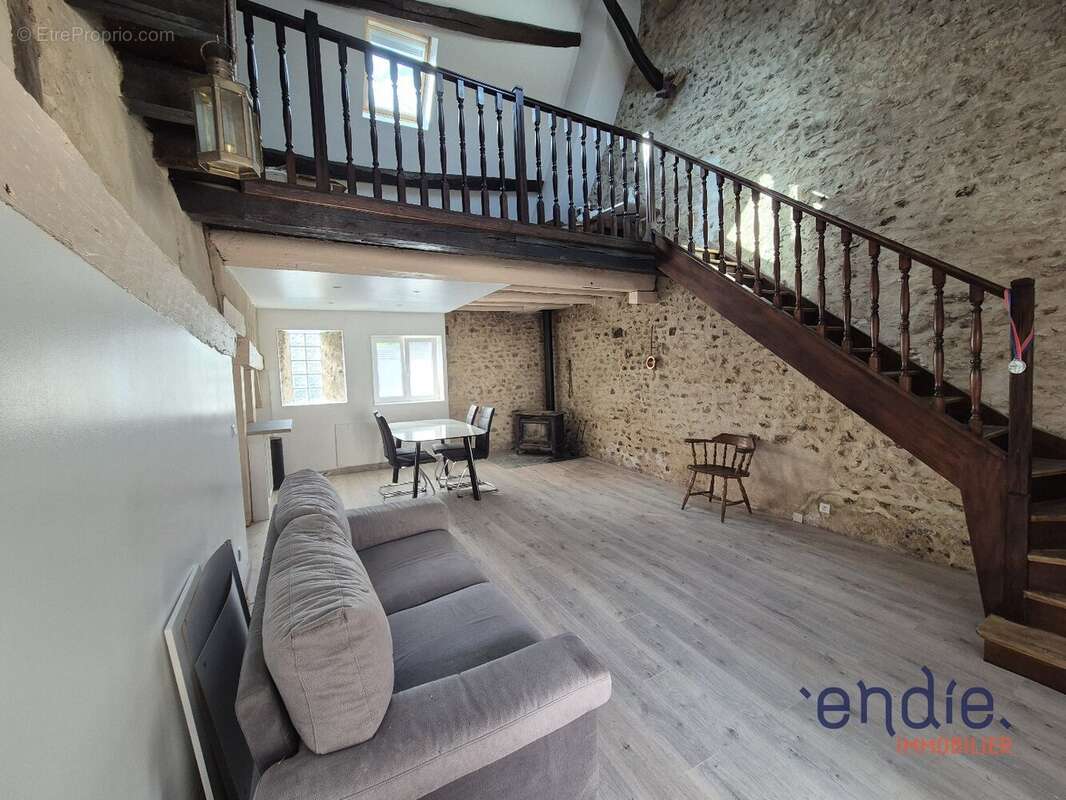 Maison de 91m 2 en pierres avec poutres apparentes - photo 9