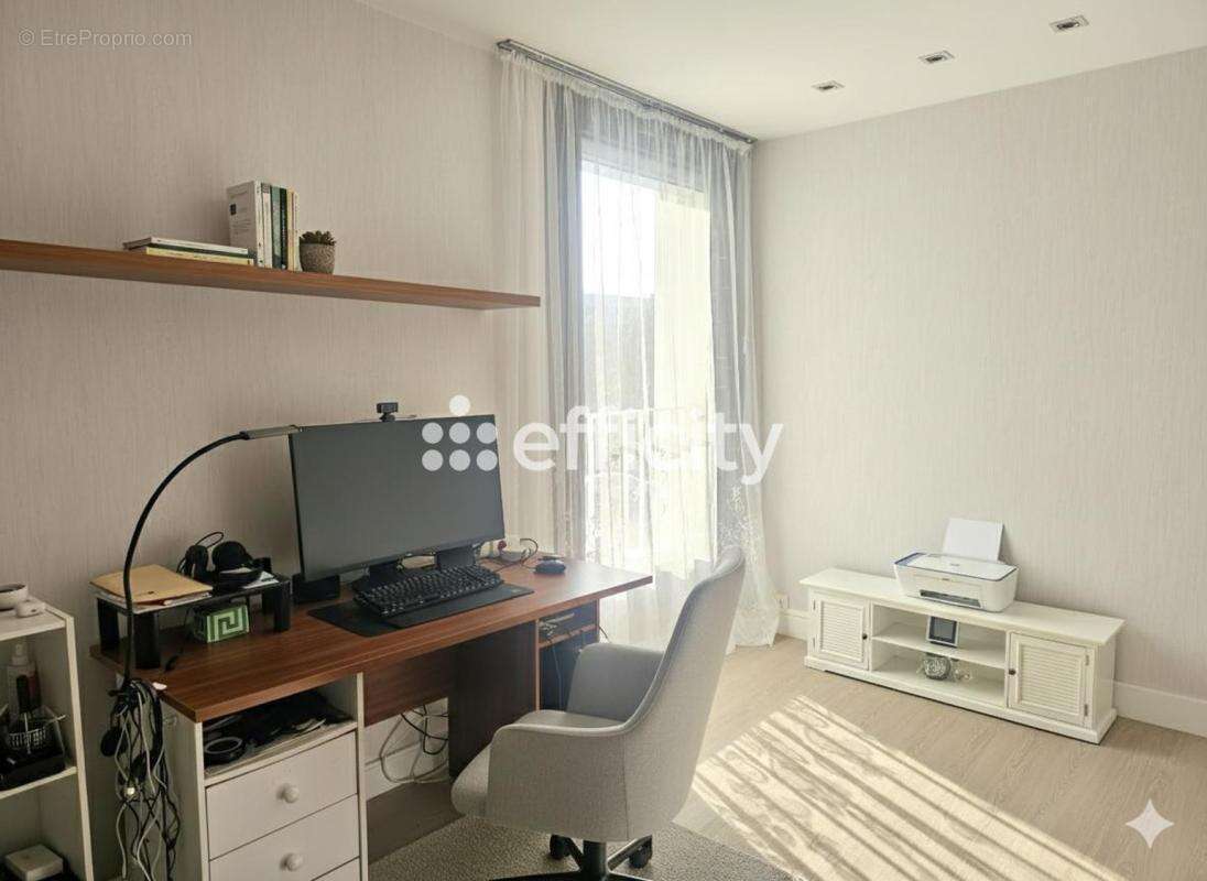 Appartement à SAINT-CYR-L'ECOLE