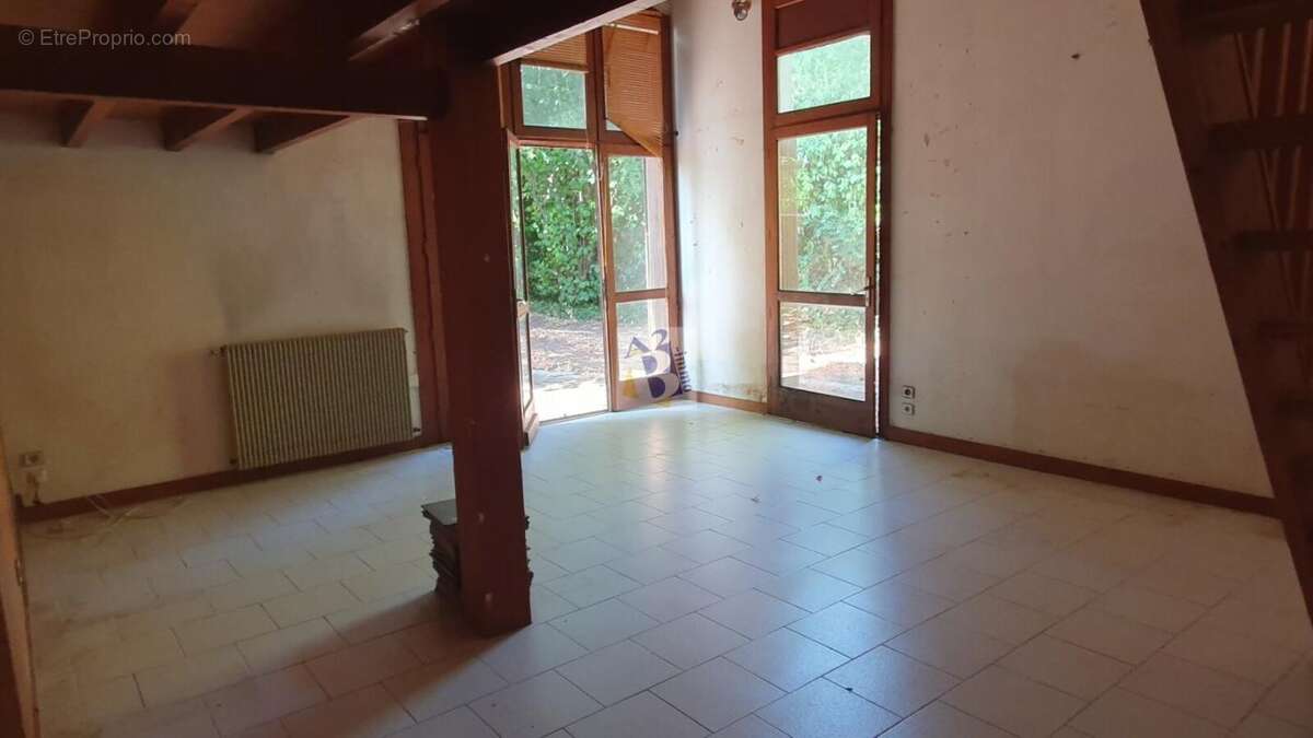 ANGOULEME, Quartier Victor Hugo villa, 3 chambres, garage, parc arboré - photo 8