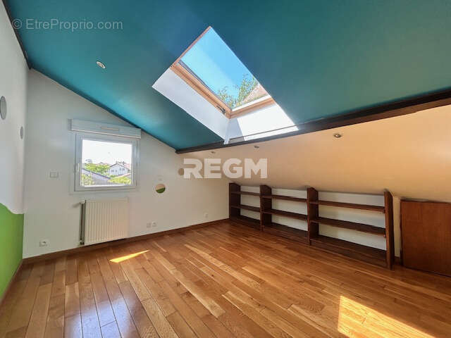 Belle maison rénovée par un architecte de 145 m2 habitable (210 m2 au sol) sur un terrain de 555 m2  - DPE en - photo 14