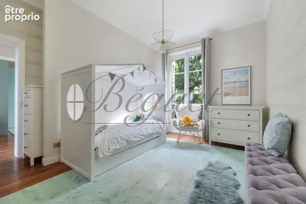 Vaucresson (92420) – Maison de charme de 210 m², 5 chambres, jardin paysager et terrasse – Terrain 396 m² - près de Paris, Hauts - photo 10