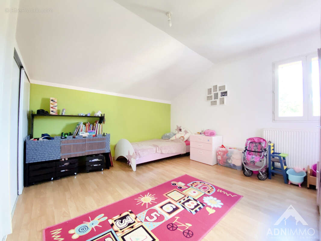 Maison à SAINT-GENIS-POUILLY