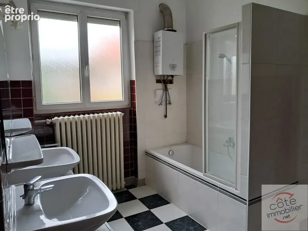 Appartement bourgeois -  1er etage - beaux volumes - photo 7