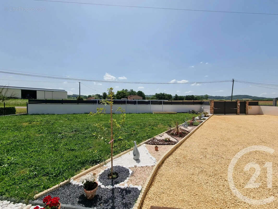 Maison à SAINTE-COLOMBE-EN-BRUILHOIS