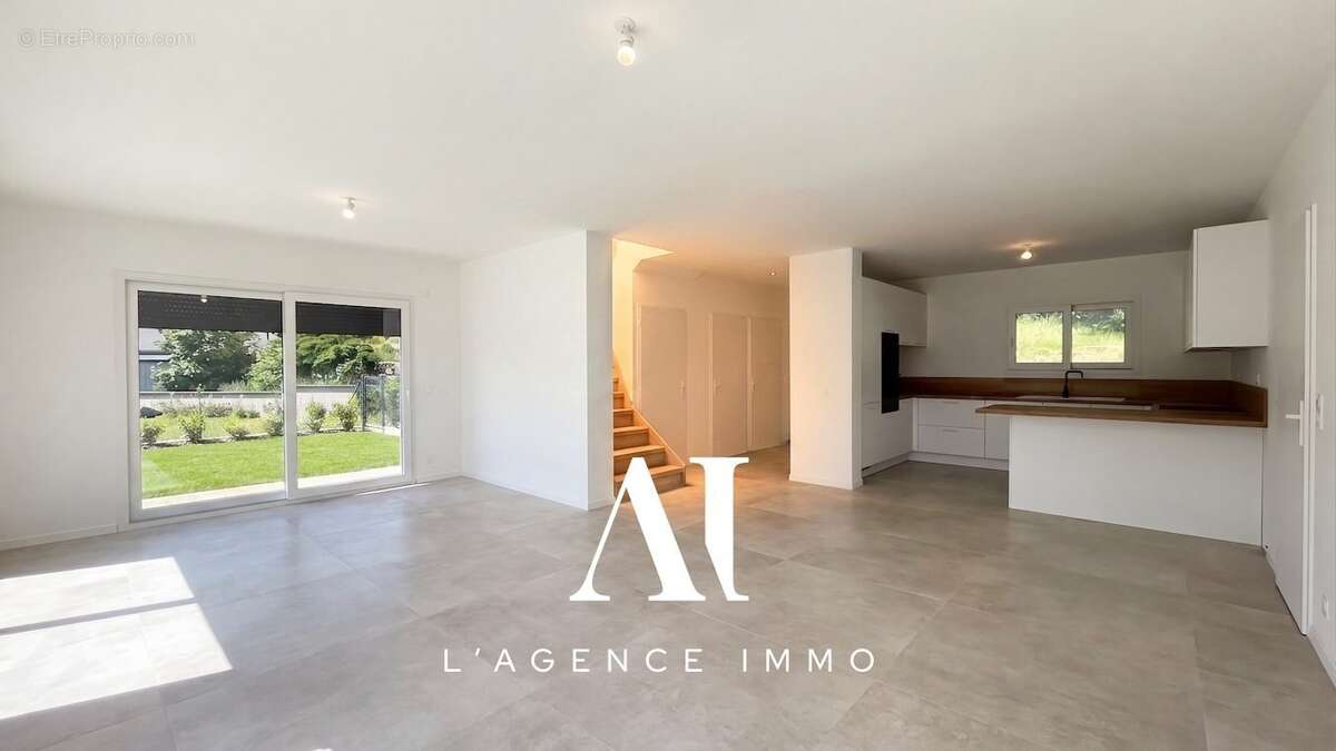 Maison 169 m² à Echenevex  - photo 8