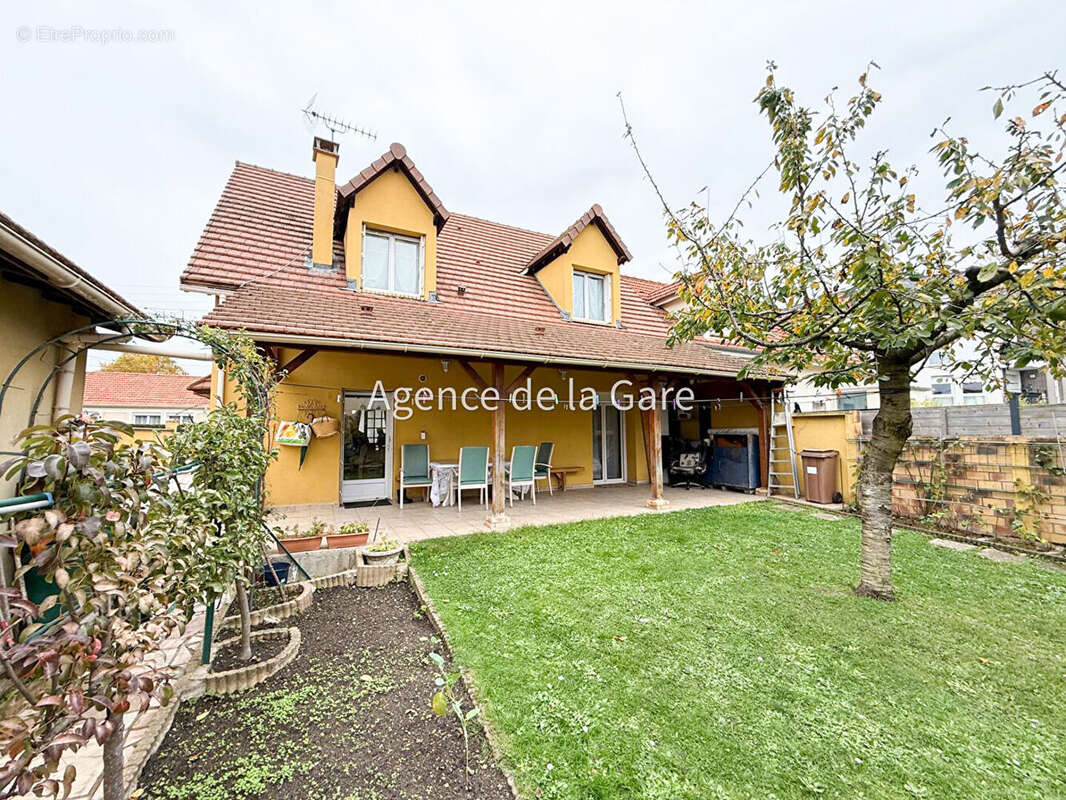 Maison à HOUILLES
