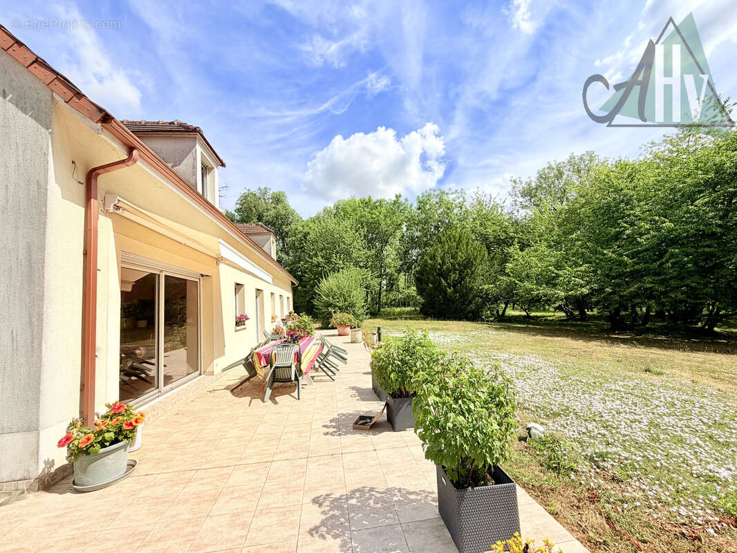 Maison d'architecte - 321 m2 - 4 chambres - photo 2