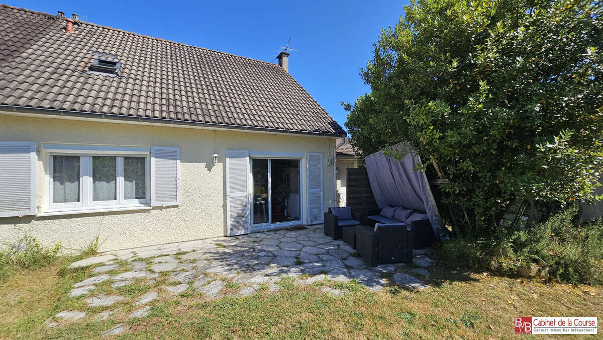 Maison 100 m² à Ambares-Et-Lagrave  - photo 2