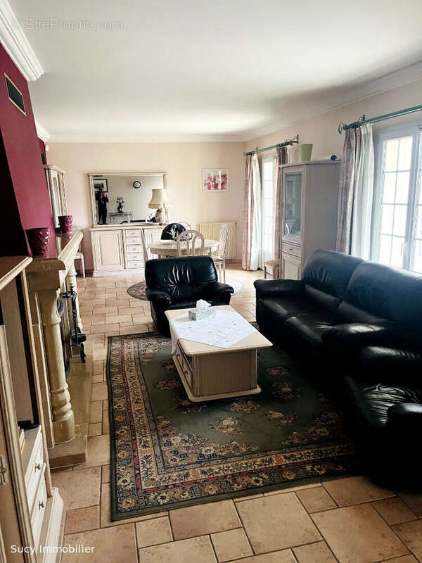 Maison à CHENNEVIERES-SUR-MARNE