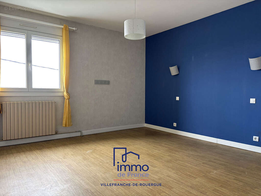 Maison T5 sur deux niveaux 128 m2 avec terrain et garage - photo 8
