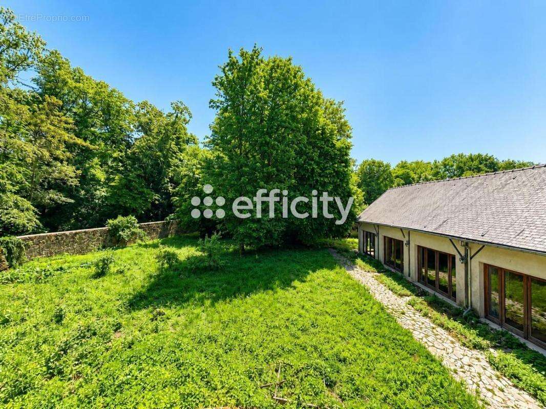 Maison 330 m² à Villers-Saint-Frambourg  - photo 5
