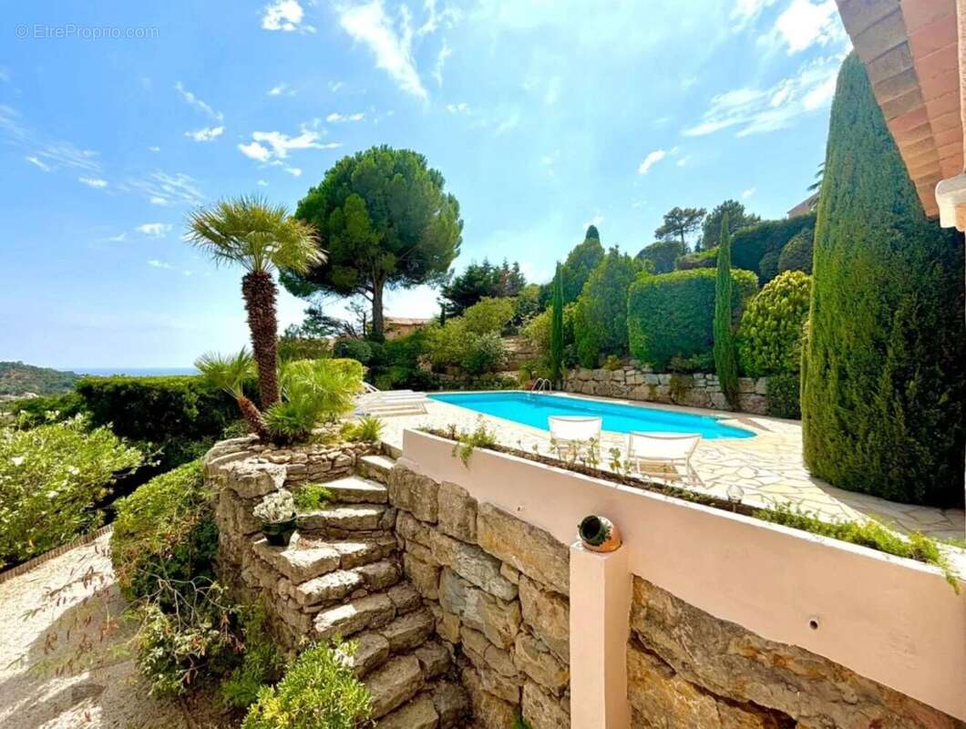 Maison à ROQUEBRUNE-SUR-ARGENS