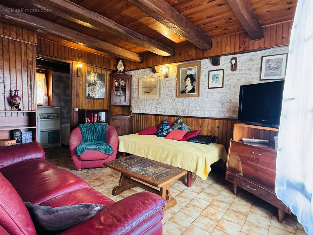 Nargis, gare ferrieres, 3 chambres, dependances, tout a l'egout, au calme - photo 7