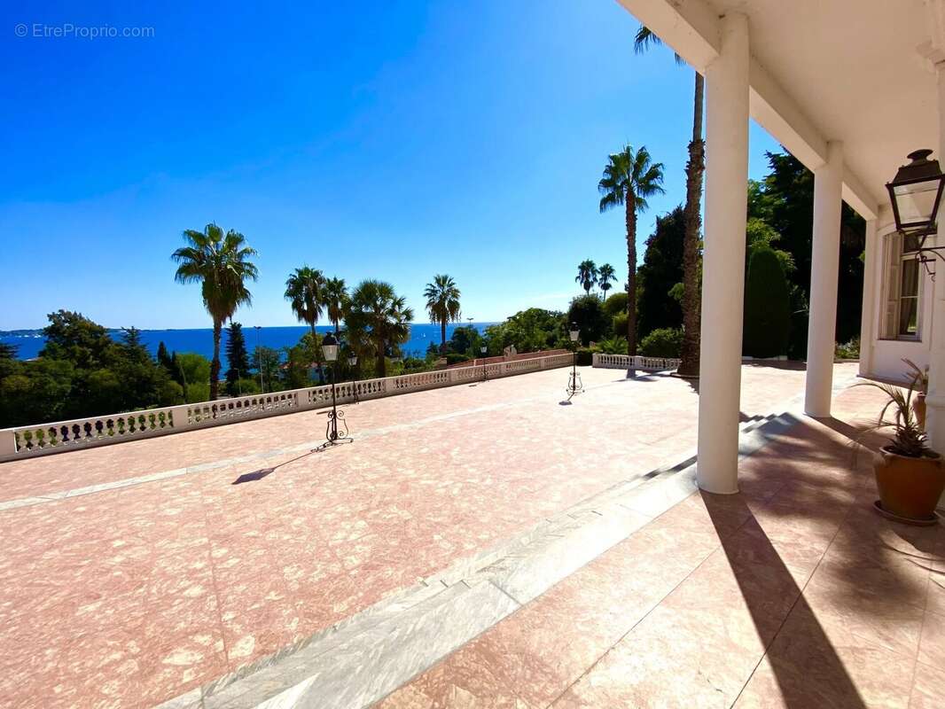 Appartement à VALLAURIS