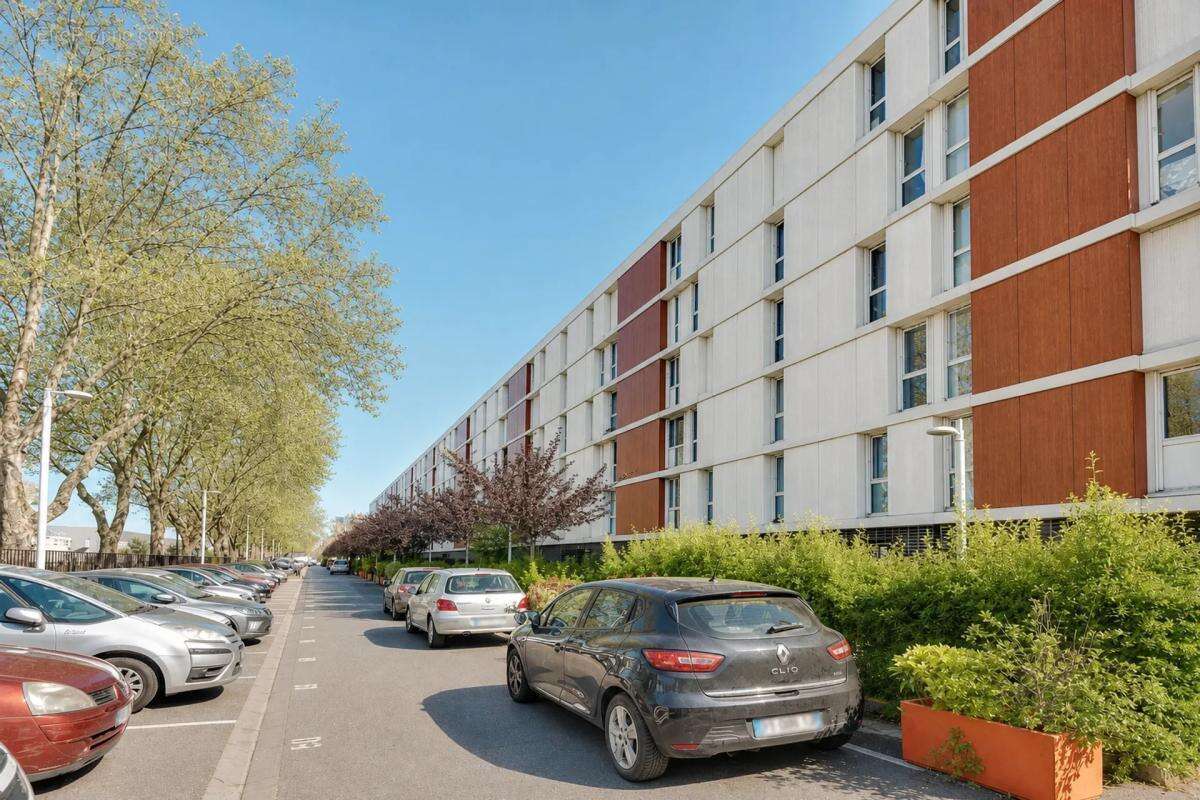 Appartement à VILLENEUVE-LA-GARENNE