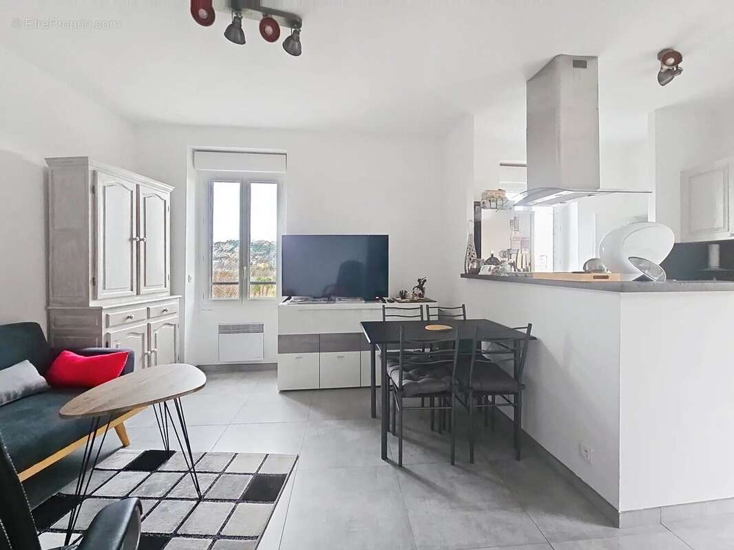 Appartement à SAINT-LAURENT-DU-VAR