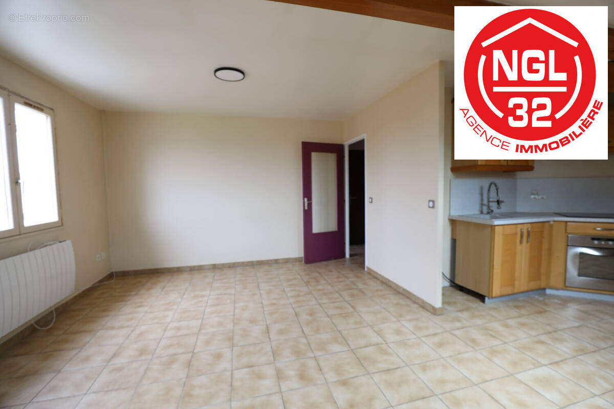 Appartement à CRUSEILLES