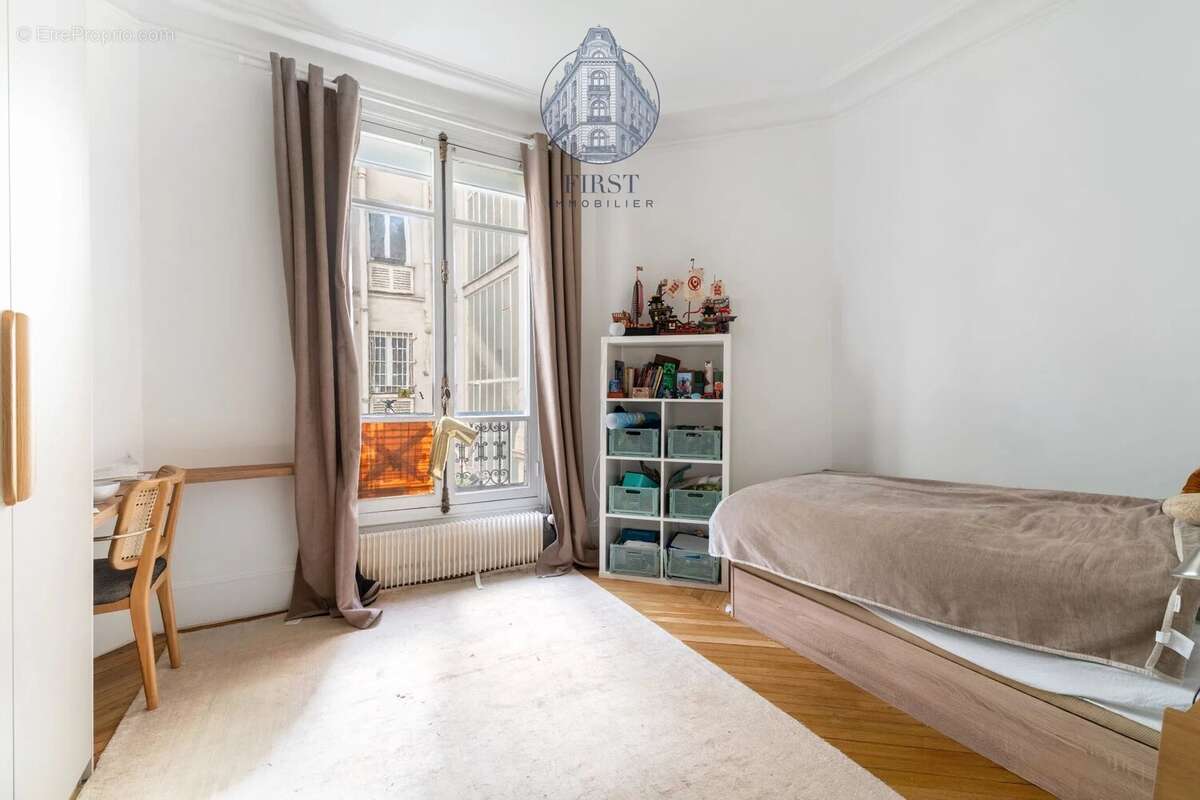 Appartement à PARIS-17E