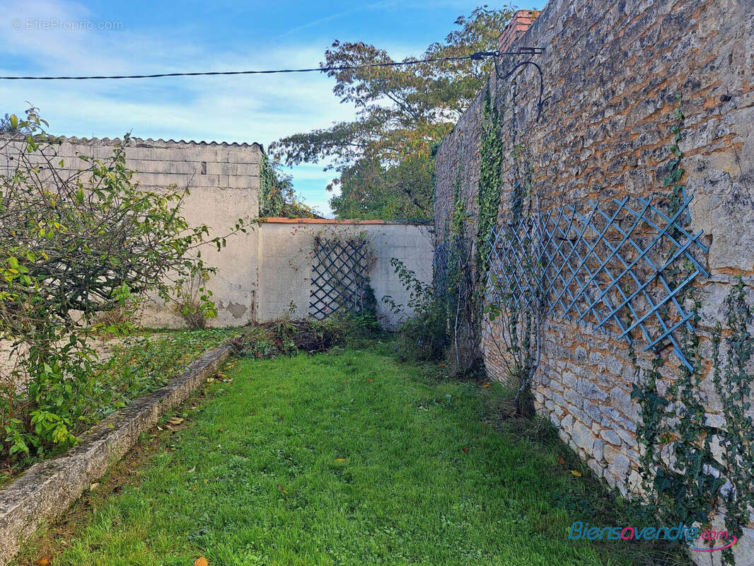Maison à CEAUX-EN-COUHE