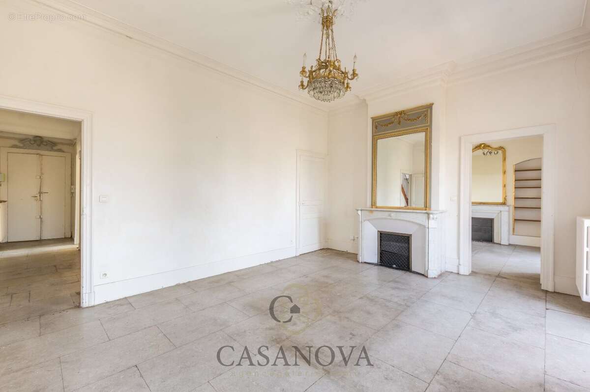 Dernier étage ascenseur 3 chambres, bureau  Vue totalement dégagée  Centre historique Montpellier - photo 6